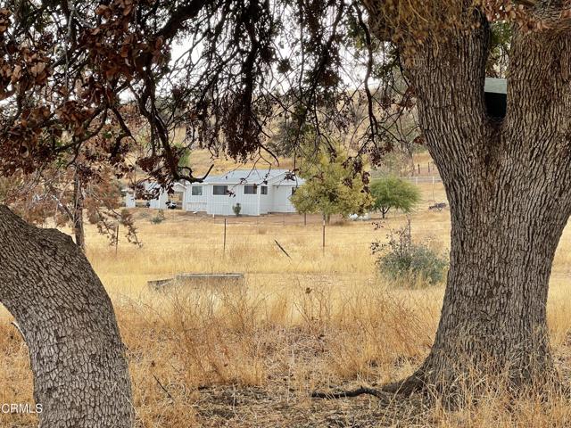 2170 Aliso Park Road, Cuyama CA: https://media.crmls.org/mediaz/2adfa3dd-bec7-4d44-bed6-223bdb98355b.jpg