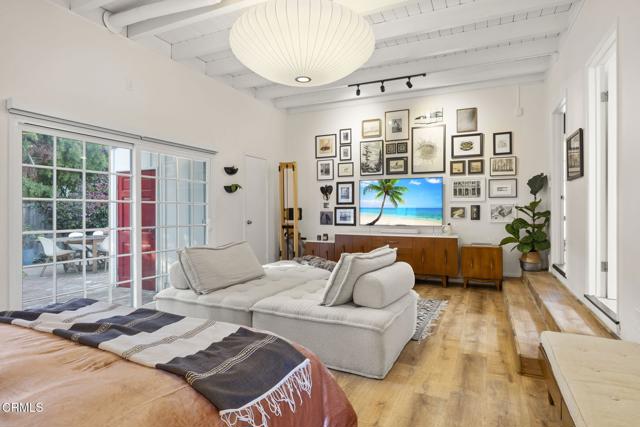 999 Waterbury Lane, Ventura CA: https://media.crmls.org/mediaz/2adfda8c-9e34-46e4-a3c3-757d570692a6.jpg
