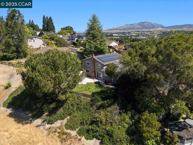 2787 Morgan Dr, San Ramon CA: https://media.crmls.org/mediaz/2ae0cd7c-9a32-4d06-bee4-008b8e07ccfd.jpg