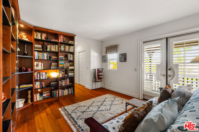 2321 Sunny Point Street, Thousand Oaks CA: https://media.crmls.org/mediaz/2ae12d11-dc1a-4f78-82aa-91e959f30310.jpg