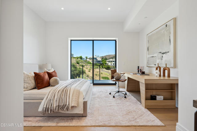 461 Lake Sherwood Drive, Lake Sherwood CA: https://media.crmls.org/mediaz/2ae154ad-1933-479c-8701-c163763db293.jpg