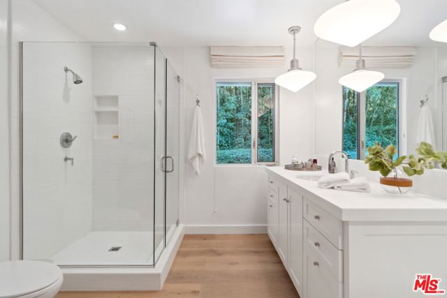 1726 Stone Canyon Road, Los Angeles CA: https://media.crmls.org/mediaz/2ae17641-3b24-4d93-9ccc-d0ba7ff17bcb.jpg