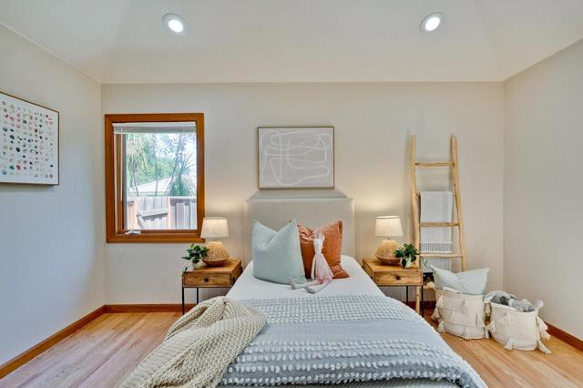 1625 Hazelaar Way, Los Altos CA: https://media.crmls.org/mediaz/2ae1d81b-d3f2-4132-ab19-4f8bd3c632db.jpg
