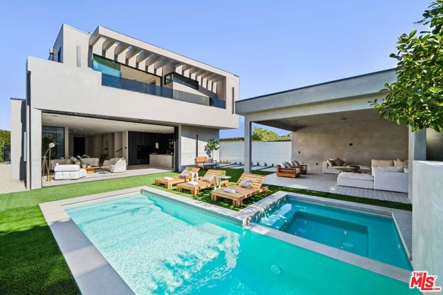 6660 Maryland Drive, Los Angeles CA: https://media.crmls.org/mediaz/2ae21b53-a0ef-41aa-8c8a-5c7e6f57ce19.jpg