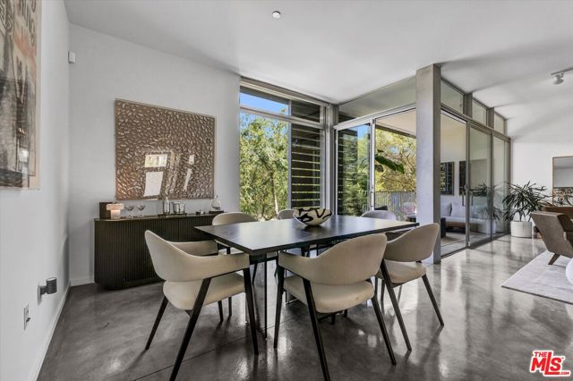 901 Hancock Avenue, West Hollywood CA: https://media.crmls.org/mediaz/2ae2783d-2f81-426c-a700-ea3ac3cbf1b9.jpg