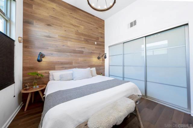 687 S Coast Highway, Encinitas CA: https://media.crmls.org/mediaz/2ae27e58-ebc9-46ff-8faa-3b02a142feb7.jpg