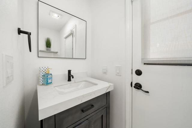 Image 33 of 51 For 74830 Waring Court