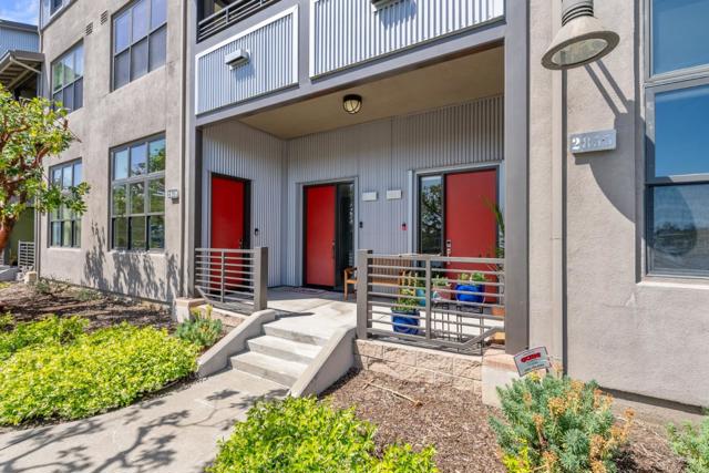 2853 Regatta Drive, Oakland CA: https://media.crmls.org/mediaz/2ae3de3b-ec63-4a13-ae9d-996cd4e57b7d.jpg