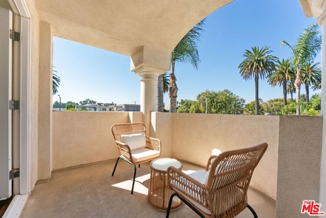 11840 Rowles Court, Los Angeles CA: https://media.crmls.org/mediaz/2ae3f991-a8be-4150-8e19-51c98d83757f.jpg