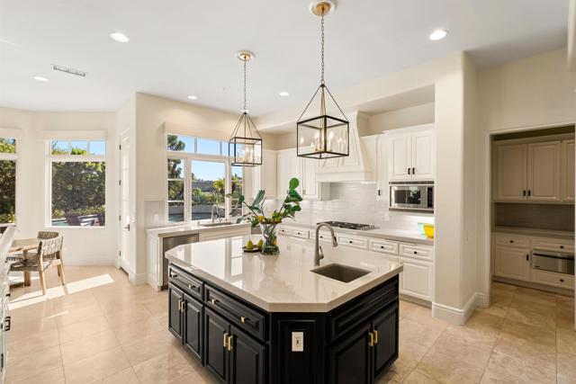 Detail Gallery Image 9 of 27 For 14480 Bellvista Dr, Rancho Santa Fe,  CA 92067 - 5 Beds | 5/1 Baths