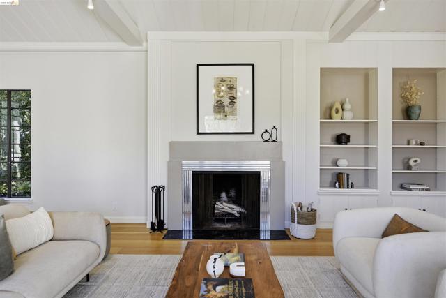 44 Highgate Rd, Kensington CA: https://media.crmls.org/mediaz/2ae498bc-0a50-4cc1-af54-3f16195d0dc9.jpg