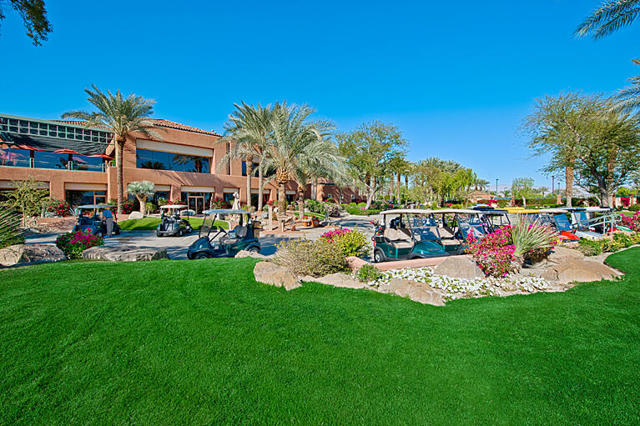 379 Tomahawk Drive, Palm Desert CA: https://media.crmls.org/mediaz/2ae4f102-ce2d-453d-9708-86e2cf57a365.jpg