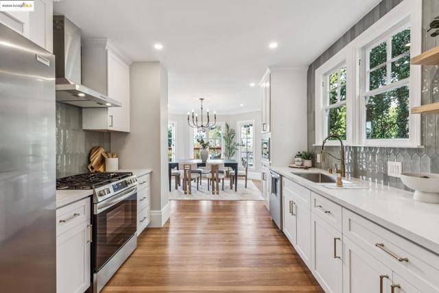 725 Carlston Ave, Oakland CA: https://media.crmls.org/mediaz/2ae4fb2e-6fe8-413d-9afc-3038051597ce.jpg