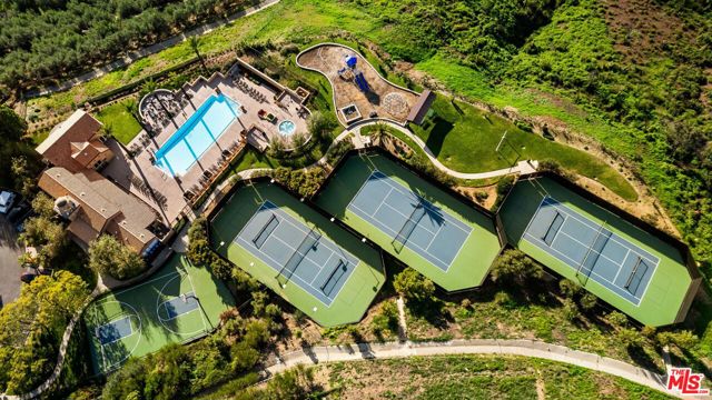 1630 Chastain, Pacific Palisades CA: https://media.crmls.org/mediaz/2ae530cf-e3a4-4096-a3d5-9e6527deca89.jpg