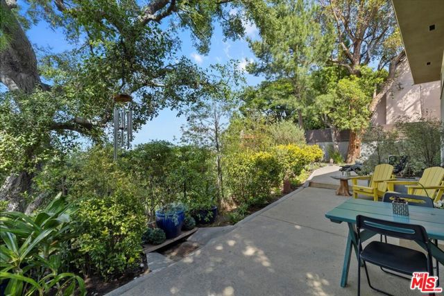 8809 Appian Way, Los Angeles CA: https://media.crmls.org/mediaz/2ae54ff9-508f-47c0-a7a4-dca1e4f4c16d.jpg