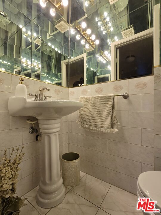 1481 Benedict Canyon Drive, Beverly Hills CA: https://media.crmls.org/mediaz/2ae6111e-03a6-407d-8683-47ac1c4bf556.jpg