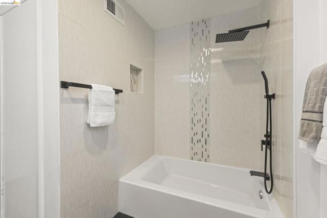 Image 23 of 30 For 64 Valencia Rd