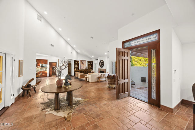 1533 Rancho Avenue, Glendale CA: https://media.crmls.org/mediaz/2ae64832-ef96-4f23-8958-c5ccc329802e.jpg