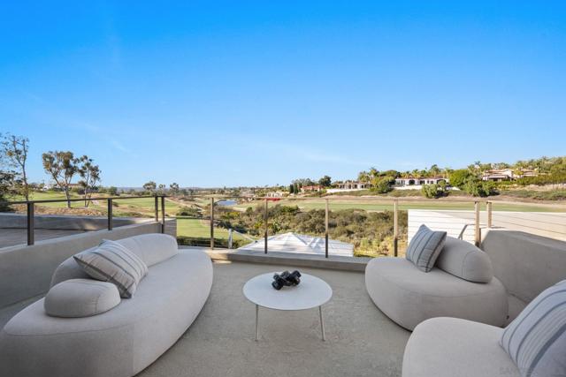 6968 Saint Andrews Rd, Rancho Santa Fe CA: https://media.crmls.org/mediaz/2ae64e25-10e5-4b26-a0db-f7211338e839.jpg