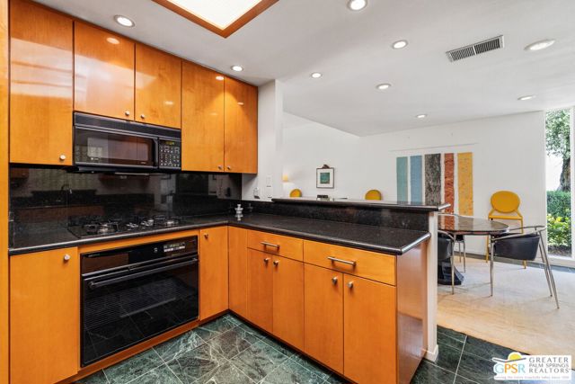 3351 Andreas Hills Drive, Palm Springs CA: https://media.crmls.org/mediaz/2ae68d8a-0a59-4681-b952-68d91a89f679.jpg