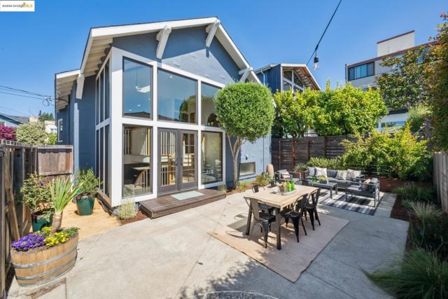 327 Hudson St, Oakland CA: https://media.crmls.org/mediaz/2ae79bbd-dcc3-43b8-88b6-203379930290.jpg