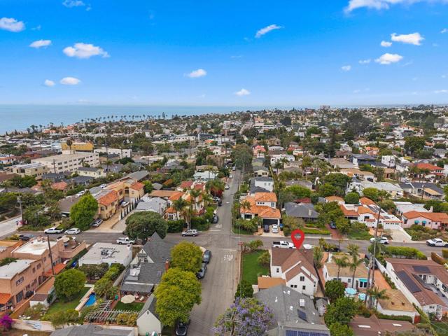 503 Rosemont St, La Jolla CA: https://media.crmls.org/mediaz/2ae7e46a-0c3f-484d-931f-48df9e3dca6a.jpg