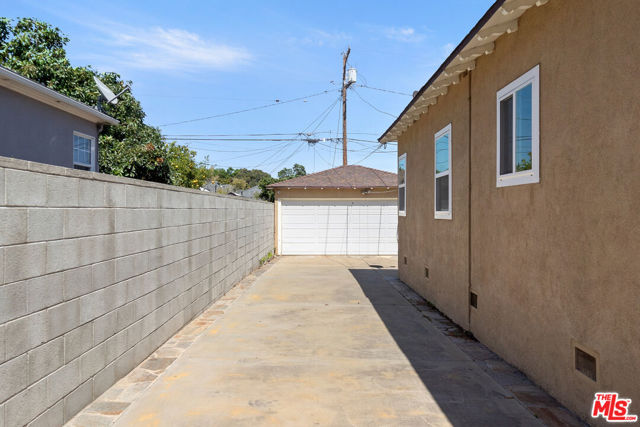 5606 Marburn Avenue, Los Angeles, California 90043, 2 Bedrooms Bedrooms, ,2 BathroomsBathrooms,Single Family Residence,For Sale,Marburn,24430189