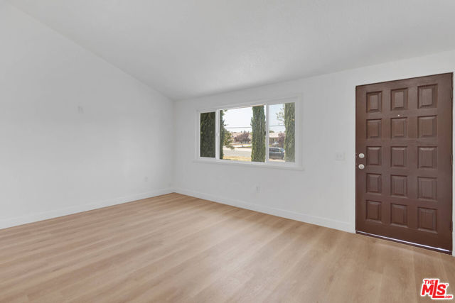 8055 Bangor Avenue, Hesperia CA: https://media.crmls.org/mediaz/2ae8417a-3417-4915-9a97-4fdb6105e394.jpg