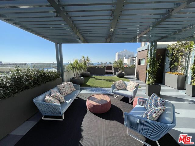1453 3rd Street Promenade, Santa Monica CA: https://media.crmls.org/mediaz/2ae848b6-3d47-47e4-b24f-ca2a01ab36d4.jpg