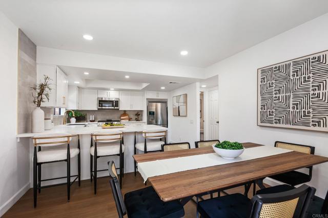 2512 Santa Ana Ave, Costa Mesa CA: https://media.crmls.org/mediaz/2ae86721-6c4c-407e-a988-7783ace1e4ab.jpg