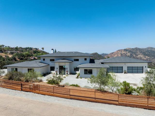 573 Lilac Ranch Rd, Alpine CA: https://media.crmls.org/mediaz/2ae86a9d-52d8-4dfd-8062-2868f6e87554.jpg
