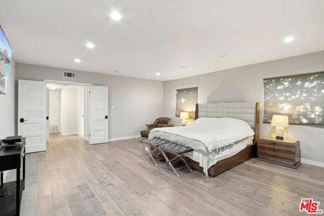 15539 Hamner Drive, Los Angeles CA: https://media.crmls.org/mediaz/2ae88aa3-a412-419f-accc-7976de519566.jpg