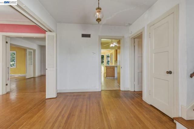 3890 Serrano St, Martinez CA: https://media.crmls.org/mediaz/2ae8e1fb-79a0-40c8-9415-5304410d43f6.jpg