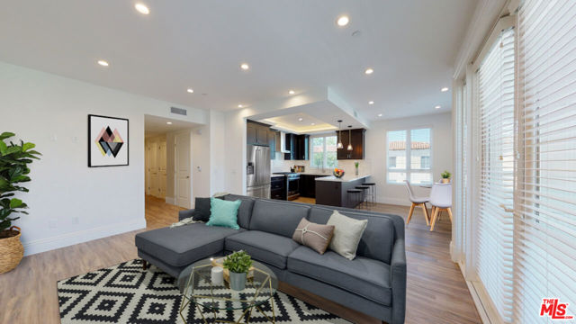 8700 Chalmers Drive, Los Angeles CA: https://media.crmls.org/mediaz/2ae98860-df0a-4680-86e8-7ed2bc2736fa.jpg