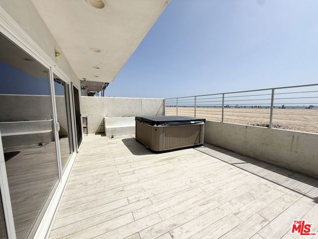 6955 Trolleyway, Playa del Rey CA: https://media.crmls.org/mediaz/2ae9a625-92a2-45ef-af62-faf70f6d207f.jpg