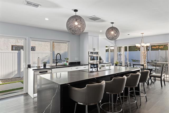 Detail Gallery Image 3 of 28 For 110 Turner Ave, Encinitas,  CA 92024 - 3 Beds | 2 Baths