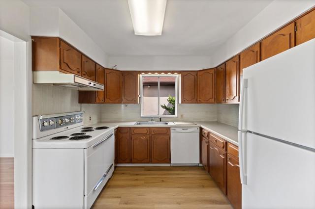 14 Wilshire Court, Daly City CA: https://media.crmls.org/mediaz/2aea0a18-4ae4-4c05-9171-ffd100342017.jpg