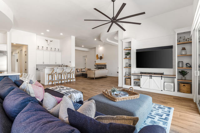 80030 Via Valerosa, La Quinta CA: https://media.crmls.org/mediaz/2aea3f53-ed12-4301-aec8-caeaea24b19d.jpg