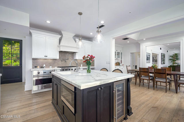 508 W Stafford Road, Thousand Oaks CA: https://media.crmls.org/mediaz/2aea934b-4bfa-435e-9160-2d7902606bbe.jpg
