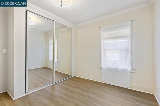 3220 Champion St, Oakland CA: https://media.crmls.org/mediaz/2aeb2cf9-6182-40de-9525-3d4181b96049.jpg