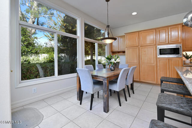 31775 Oak Ranch Court, Westlake Village CA: https://media.crmls.org/mediaz/2aeb7d28-d4d7-4adb-8e7c-17b8bbd1564d.jpg