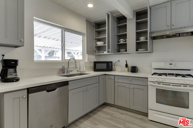 11812 RANDALL Street, Sun Valley CA: https://media.crmls.org/mediaz/2aeb937d-0eb5-455c-a55e-b24d9628ca57.jpg