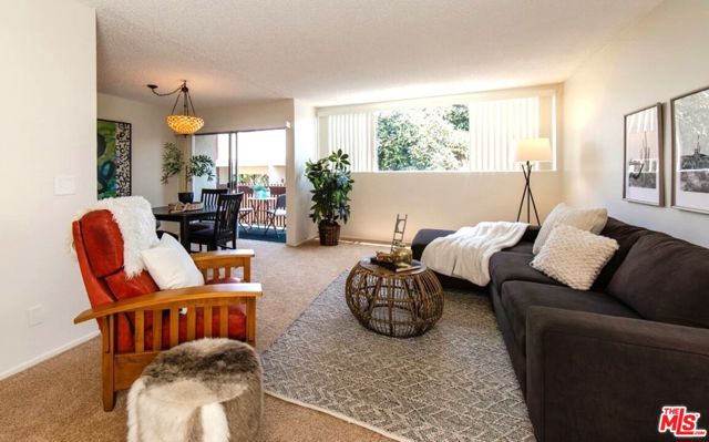 6000 CANTERBURY Drive, Culver City CA: https://media.crmls.org/mediaz/2aebd4a7-6039-4c6d-9c77-2ede6c88d7a3.jpg
