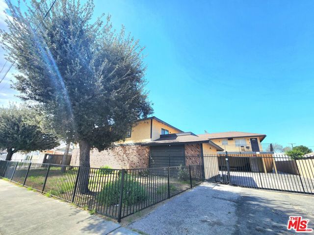 165 N Hamilton Avenue, Hemet CA: https://media.crmls.org/mediaz/2aebd737-72eb-4e5c-b157-a2413ef2ef90.jpg