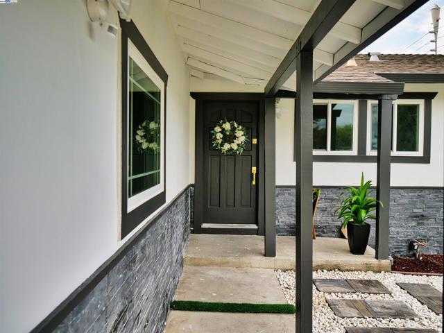 5603 Wintergreen Dr, Newark CA: https://media.crmls.org/mediaz/2aebe3fd-48a0-4dbe-888a-5eb5c0a08dd9.jpg