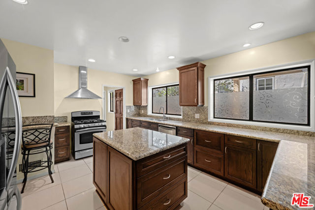 1147 S Point View Street, Los Angeles CA: https://media.crmls.org/mediaz/2aec3fe2-357e-4337-8d11-f8634c2a0068.jpg