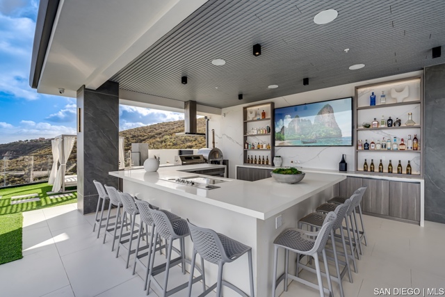 18386 Avenida Apice, Rancho Santa Fe CA: https://media.crmls.org/mediaz/2aec8a13-9ab7-4bfb-83d7-ff96093041b0.jpg