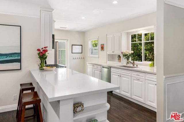 4223 Wilkinson Avenue, Studio City CA: https://media.crmls.org/mediaz/2aecdf67-90f9-4011-a119-3b259b3c172a.jpg