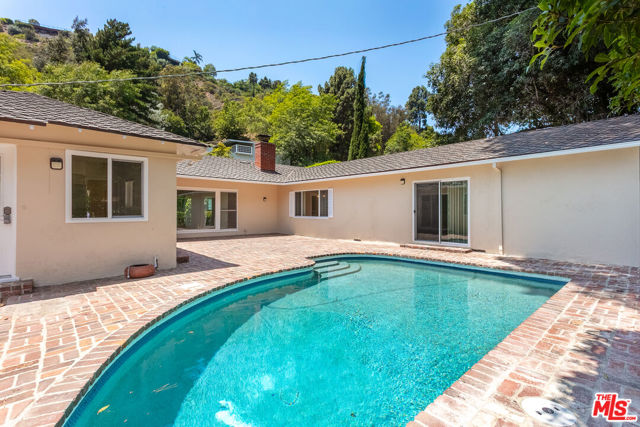 1876 Roscomare Road, Los Angeles CA: https://media.crmls.org/mediaz/2aed0437-773a-4448-af42-3c5e225614f6.jpg