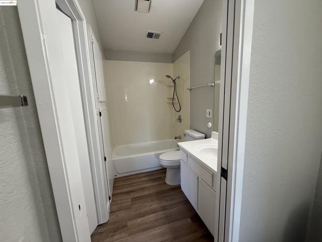 916 VILLA TERRACE, Brentwood CA: https://media.crmls.org/mediaz/2aed4389-f6a2-4e0d-836d-1b27147e3bed.jpg
